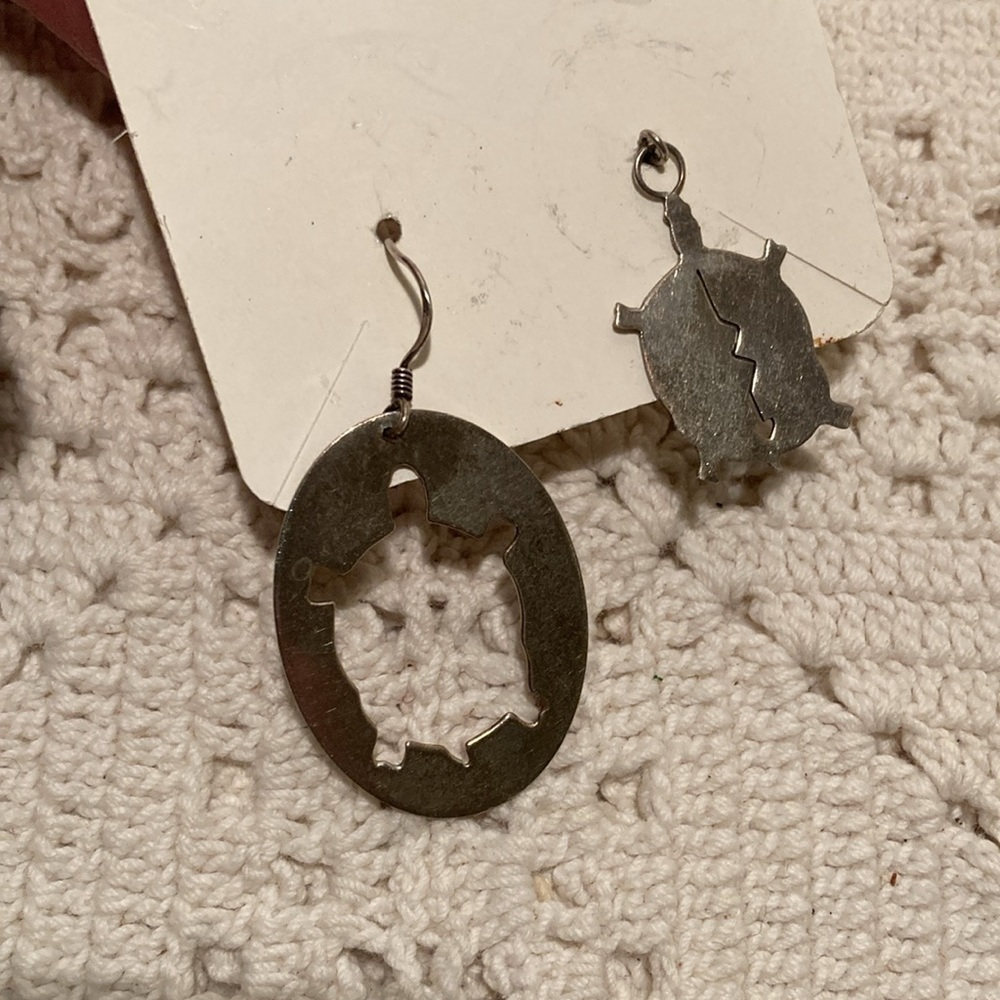 Turtle earrings silver hand made in Alaska honu spirit guide earrings - Picture 2 of 2